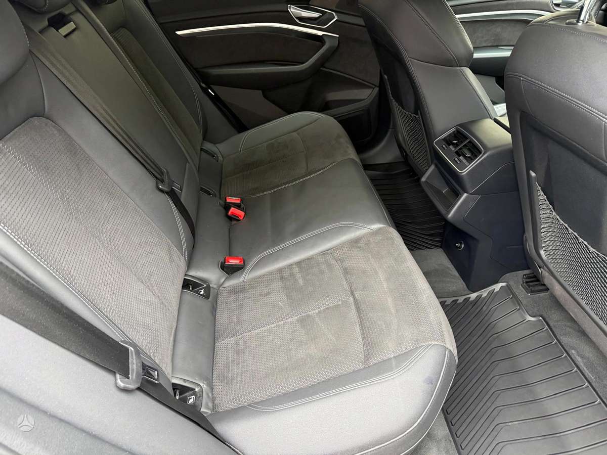 Audi e-tron, 95 kWh, off-road / crossover