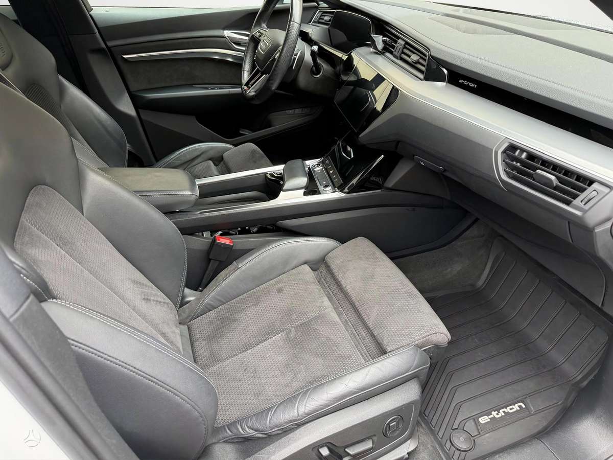 Audi e-tron, 95 kWh, off-road / crossover