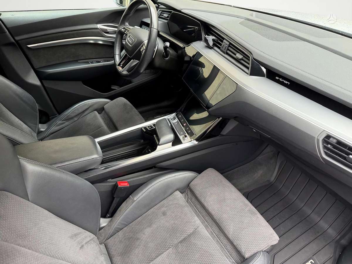 Audi e-tron, 95 kWh, off-road / crossover