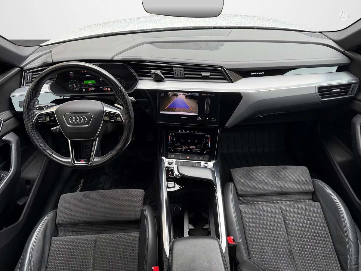 Audi e-tron, 95 kWh, off-road / crossover