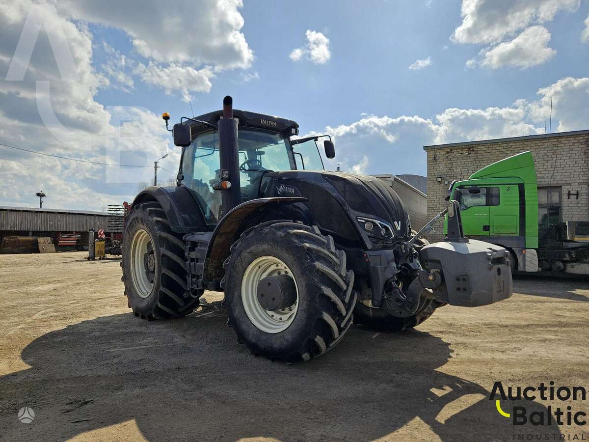 Valtra S374, tractors