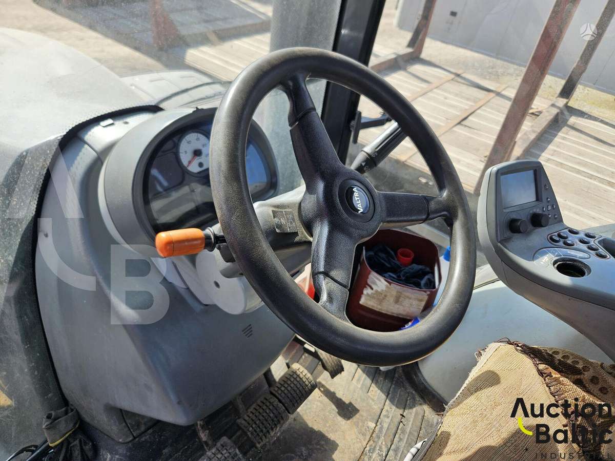 Valtra S374, tractors
