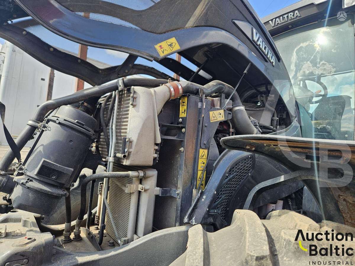 Valtra S374, tractors