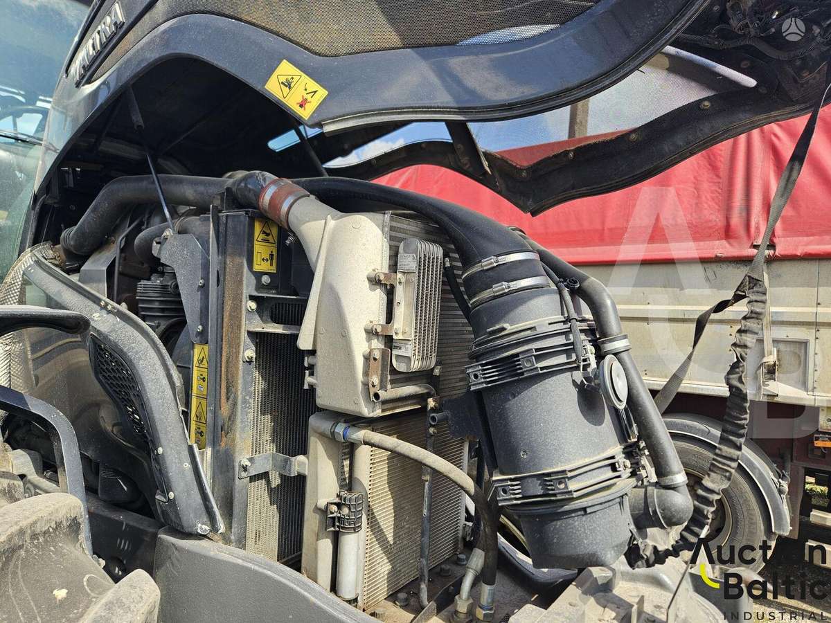 Valtra S374, tractors
