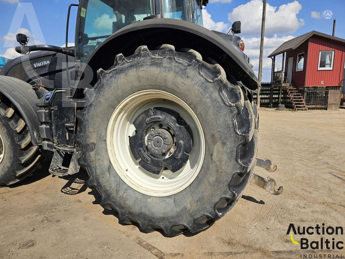 Valtra S374, tractors
