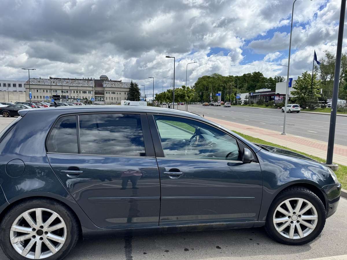 Volkswagen Golf - 2