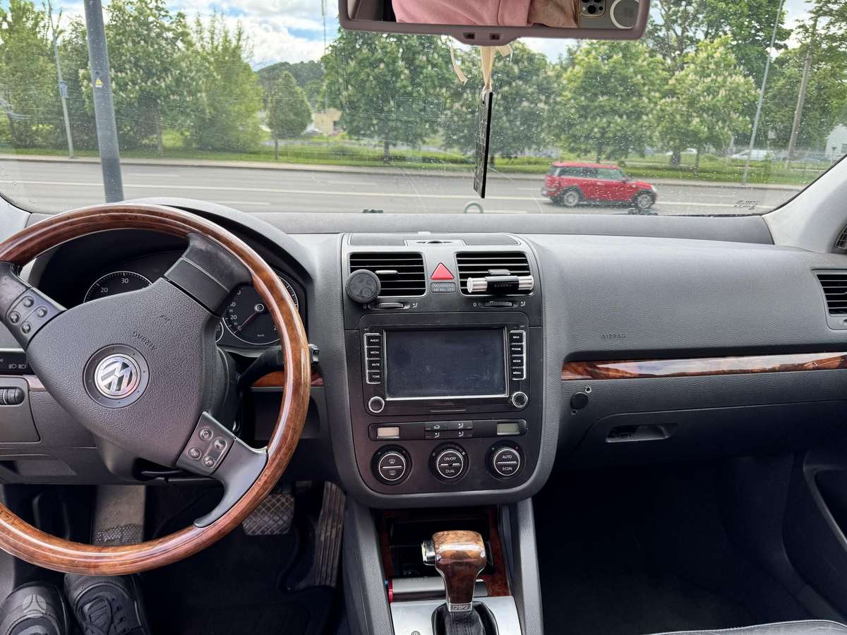 Volkswagen Golf - 5