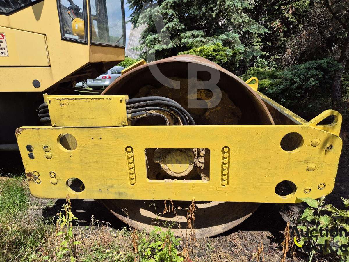 Bomag BW 211 D, vibrator / compactor