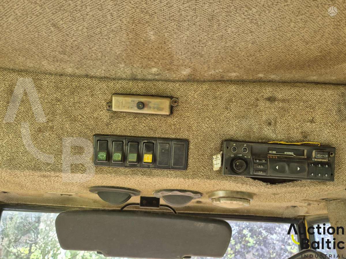 Bomag BW 211 D, vibrator / compactor