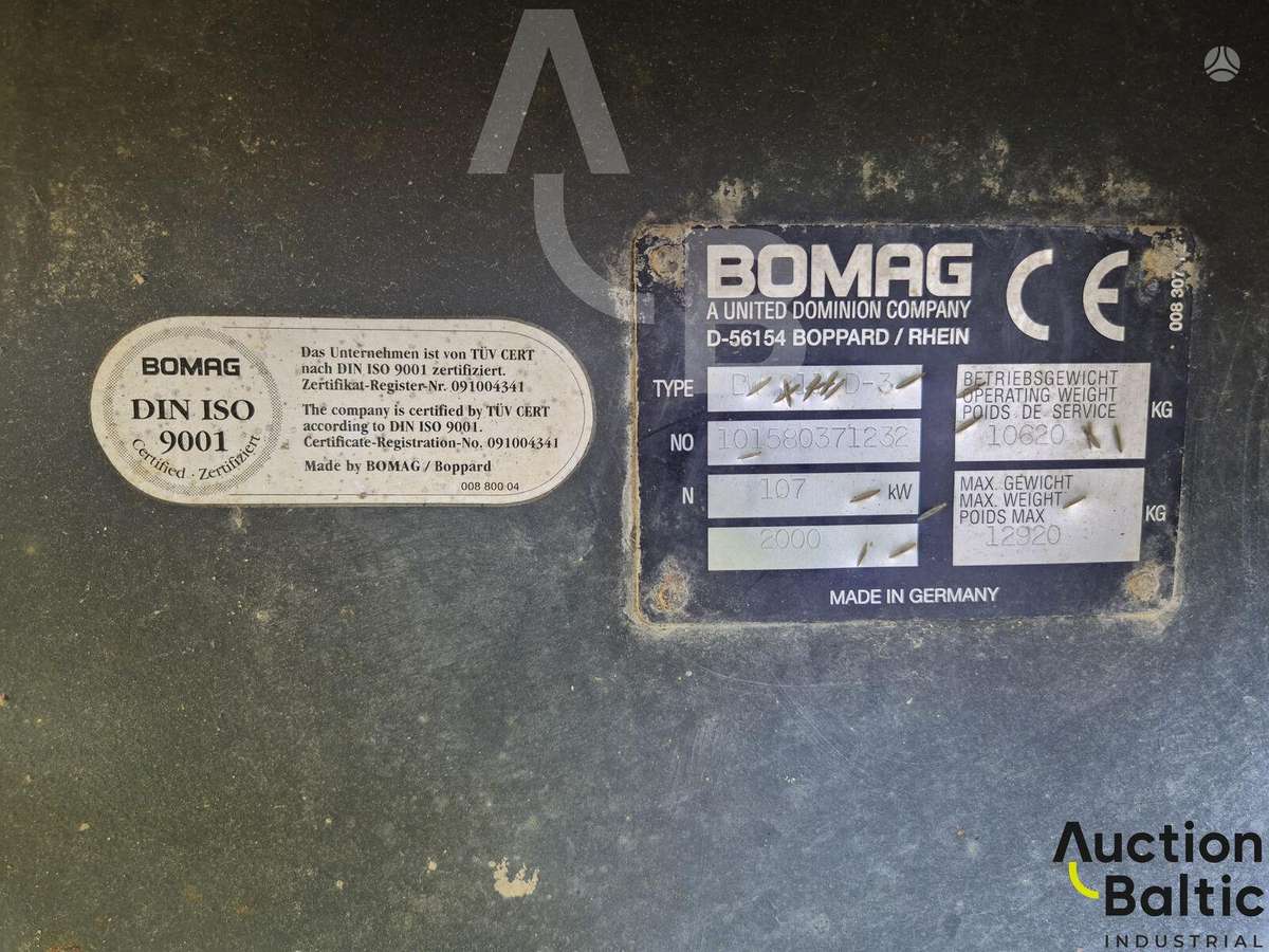 Bomag BW 211 D, vibrator / compactor