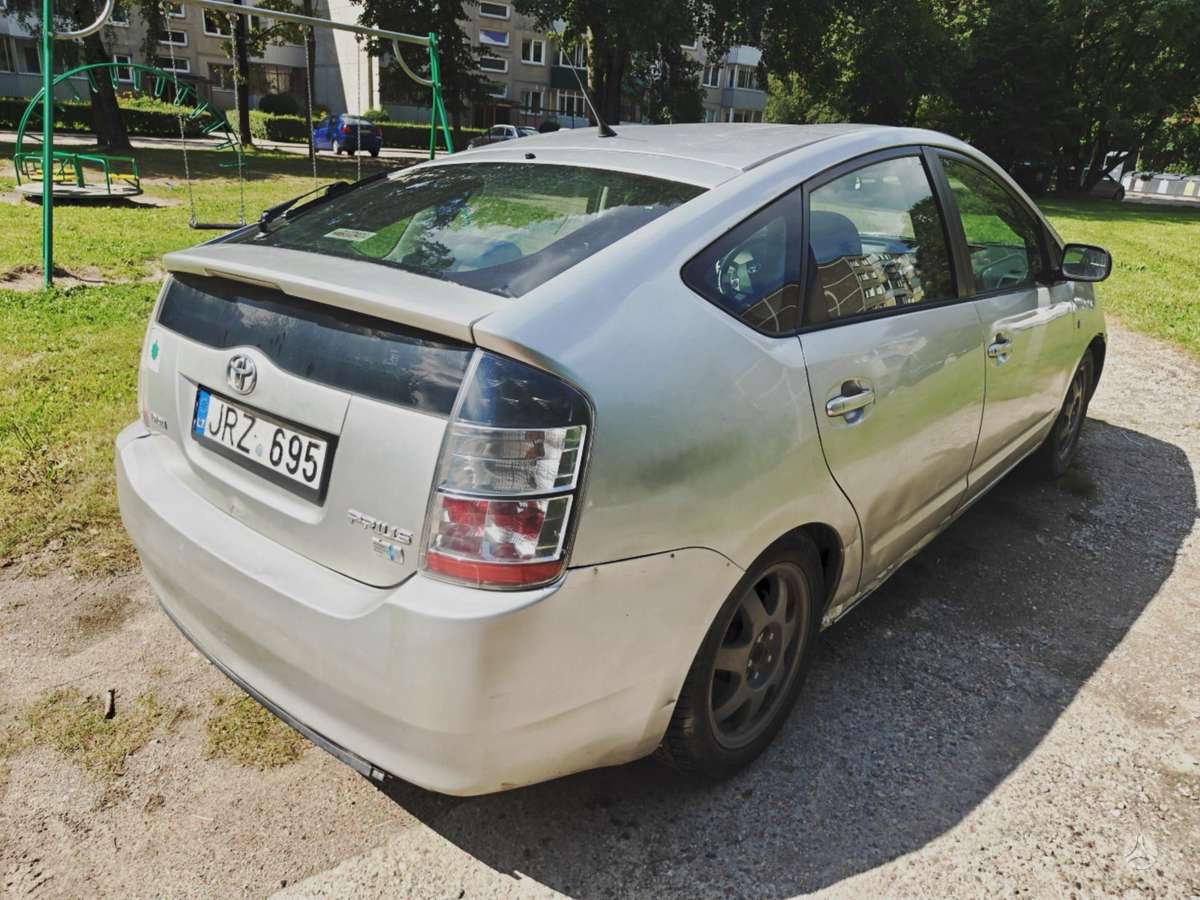 Toyota Prius - 3