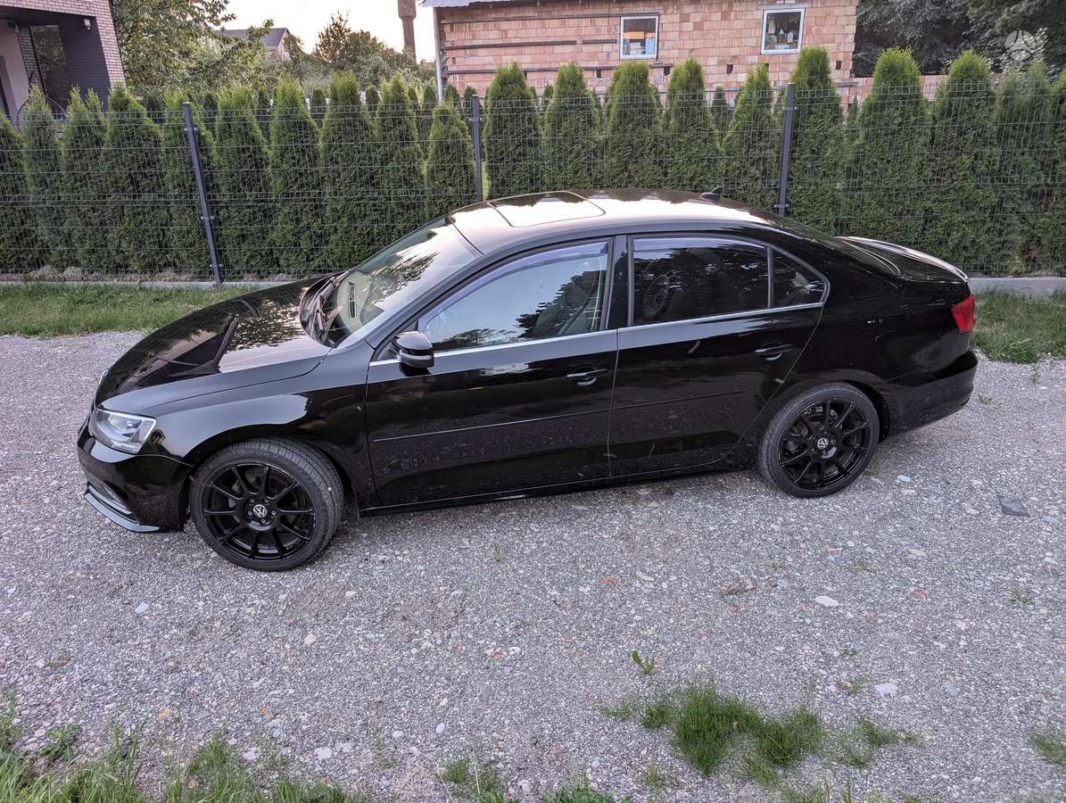 Volkswagen Jetta - 2