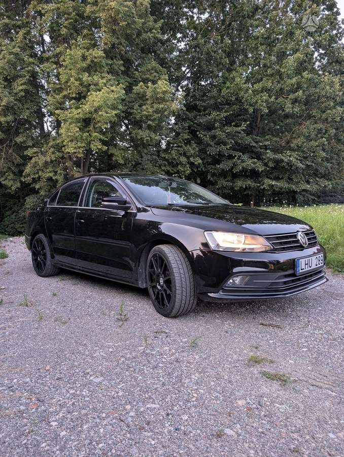 Volkswagen Jetta - 1