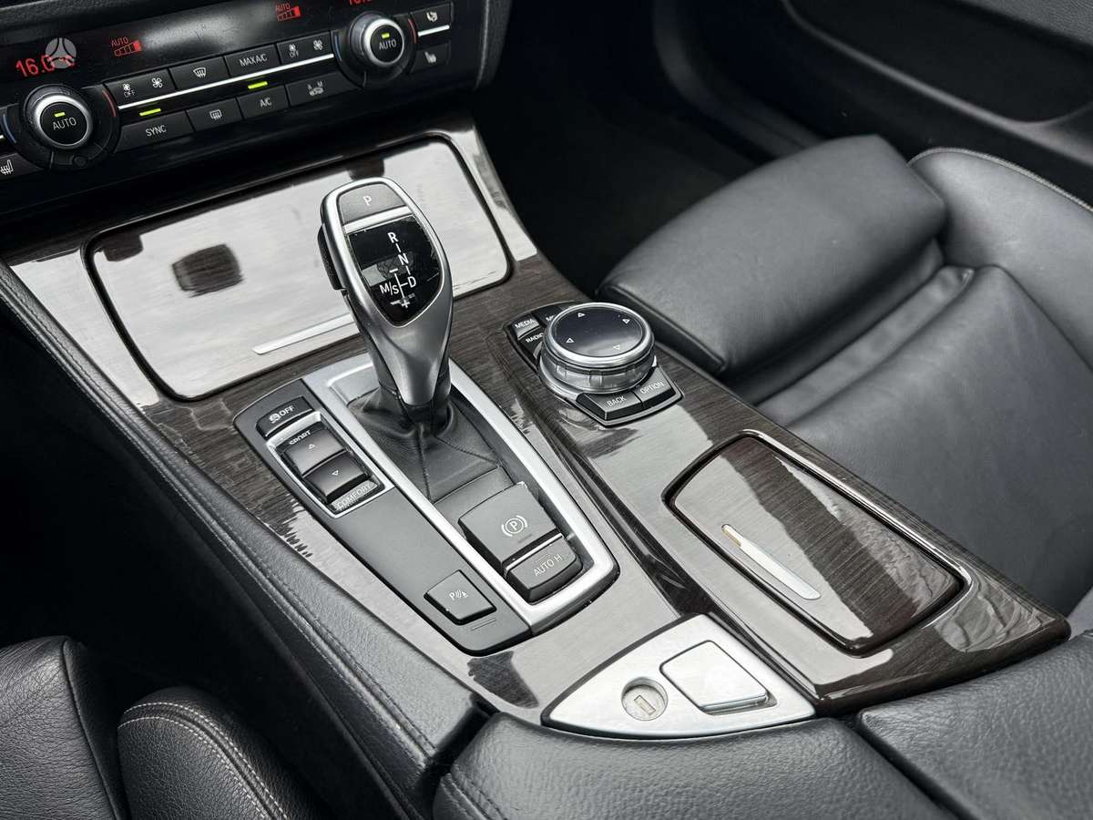 BMW 528, 2.0 l., Седан