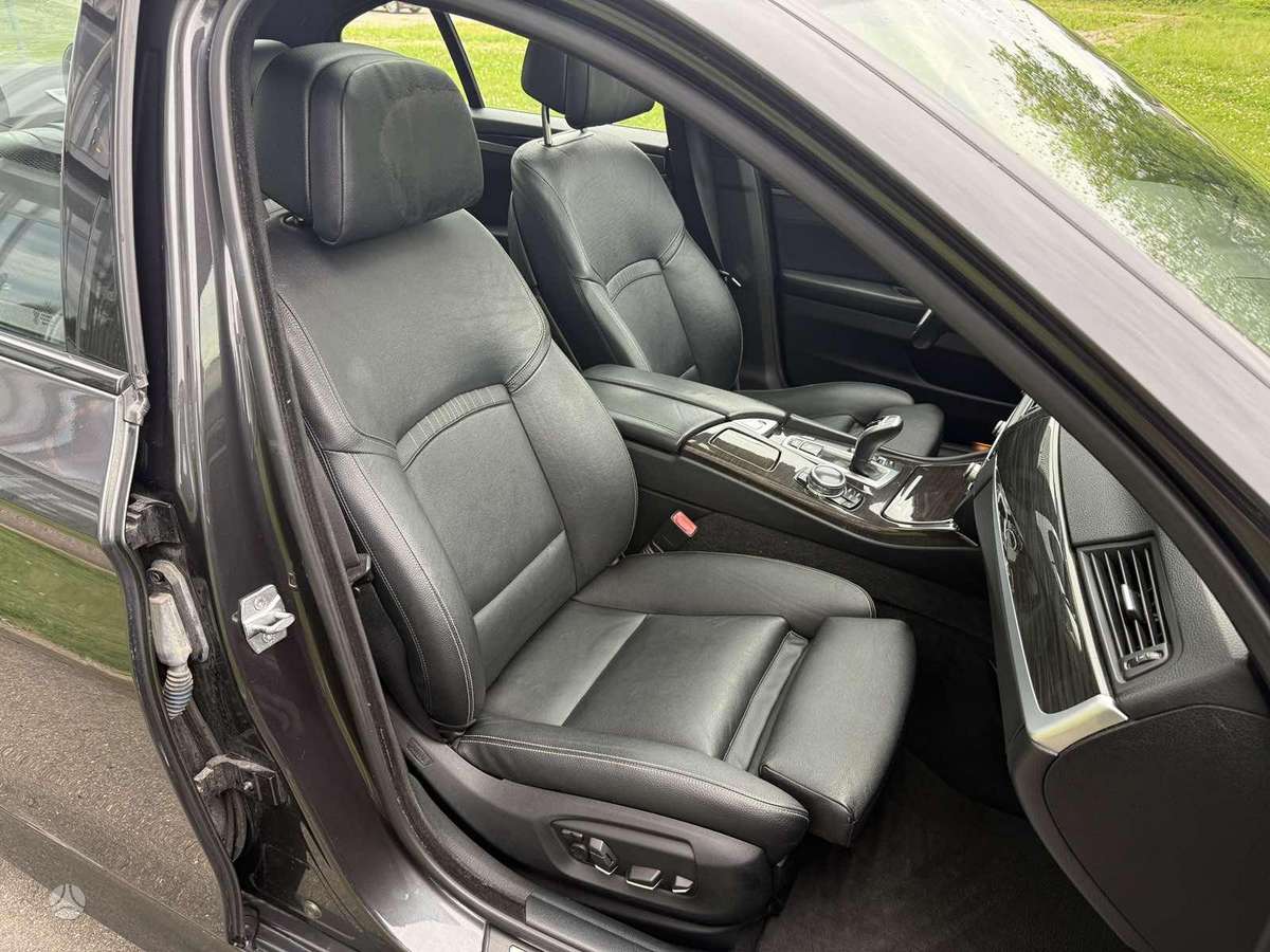 BMW 528, 2.0 l., Седан