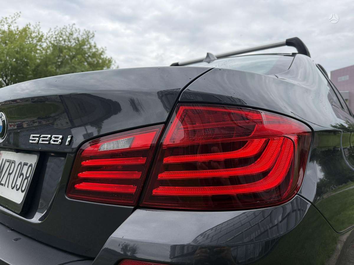 BMW 528, 2.0 l., Седан