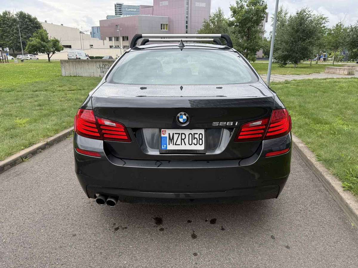 BMW 528, 2.0 l., Седан