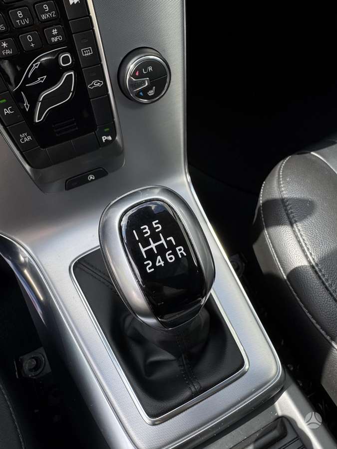 Volvo V40, 2.0 l., hatchback