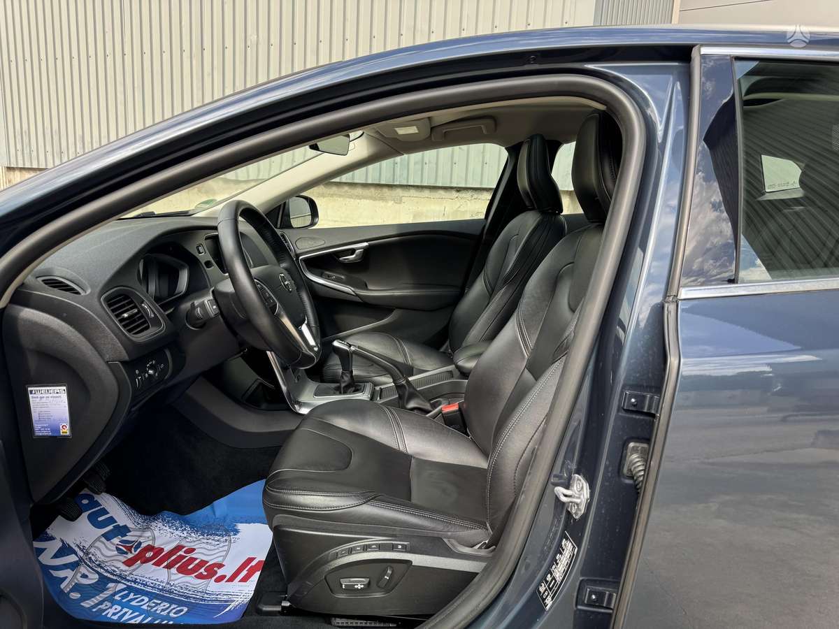 Volvo V40, 2.0 l., hatchback
