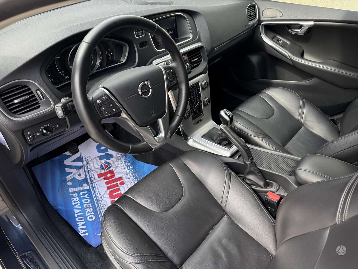Volvo V40, 2.0 l., hatchback