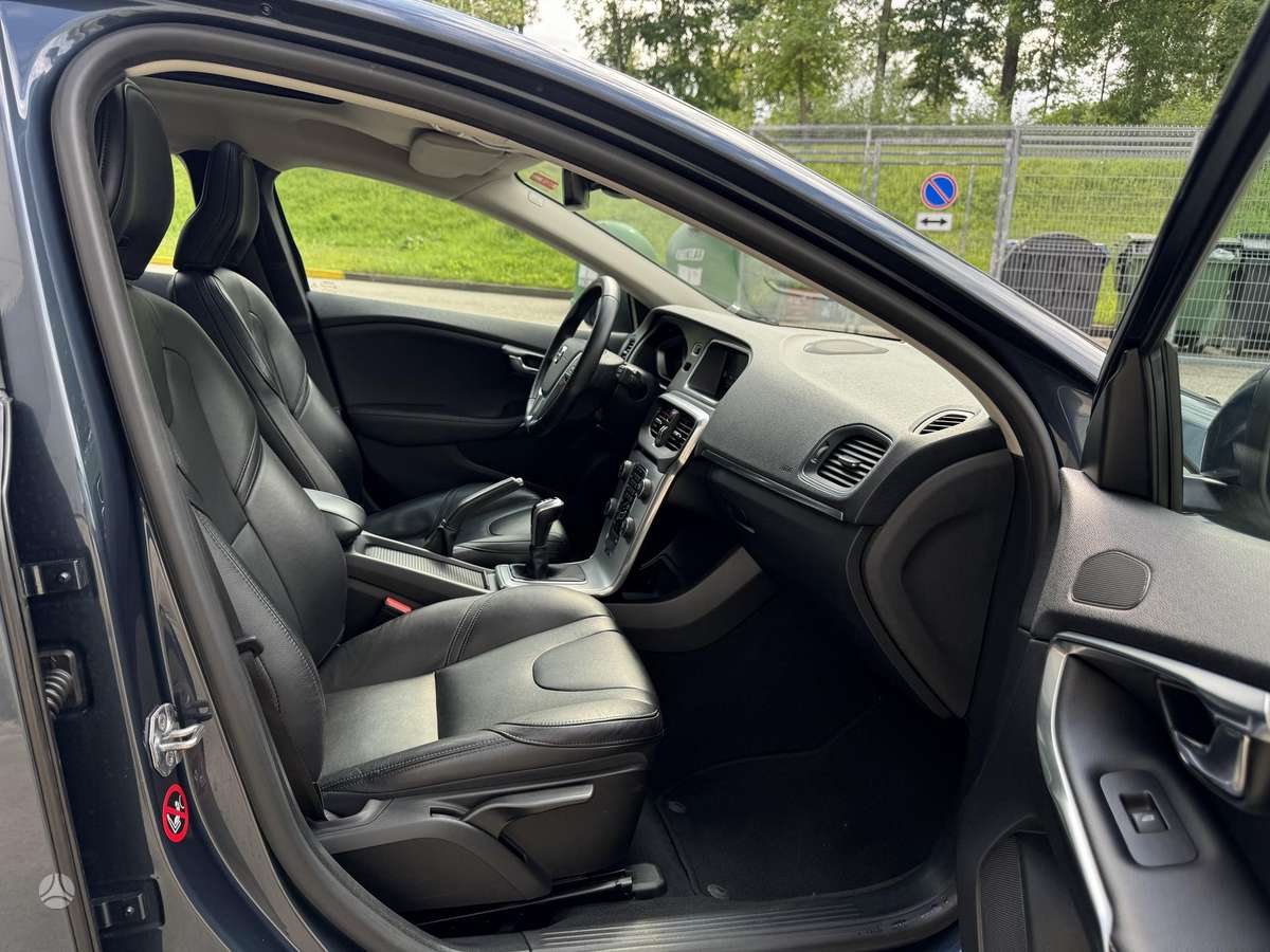 Volvo V40, 2.0 l., hatchback
