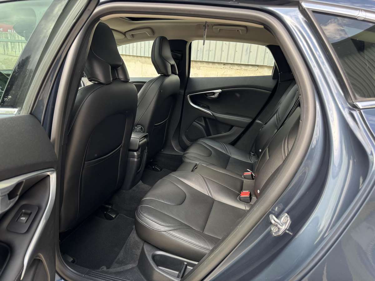 Volvo V40, 2.0 l., hatchback