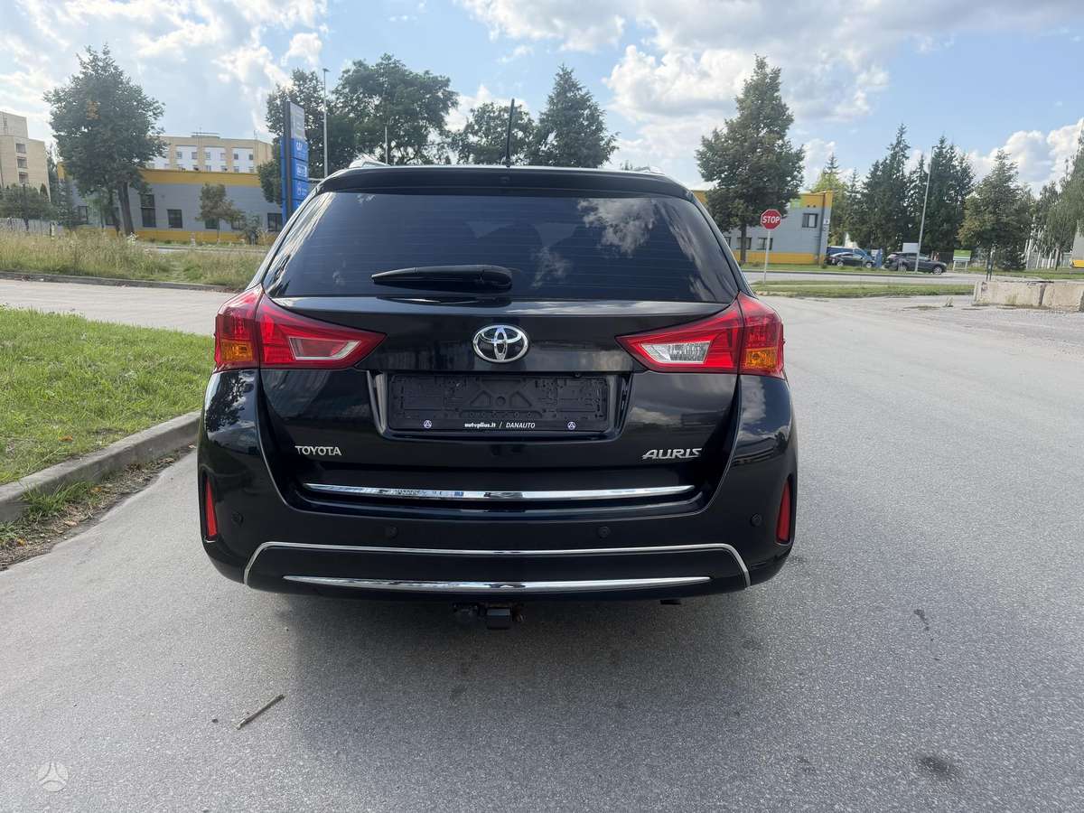 Toyota Auris, 1.6 l., Универсал