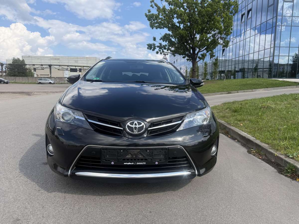 Toyota Auris, 1.6 l., Универсал