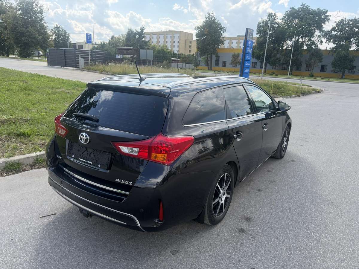 Toyota Auris, 1.6 l., Универсал