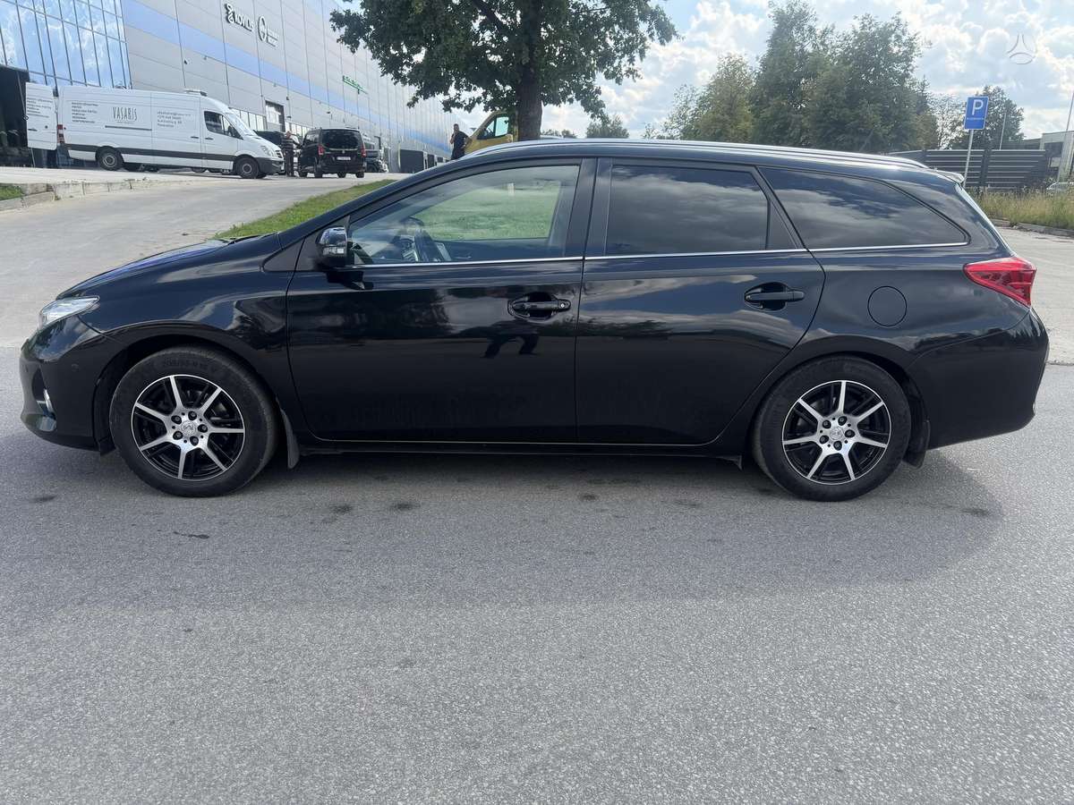 Toyota Auris, 1.6 l., Универсал