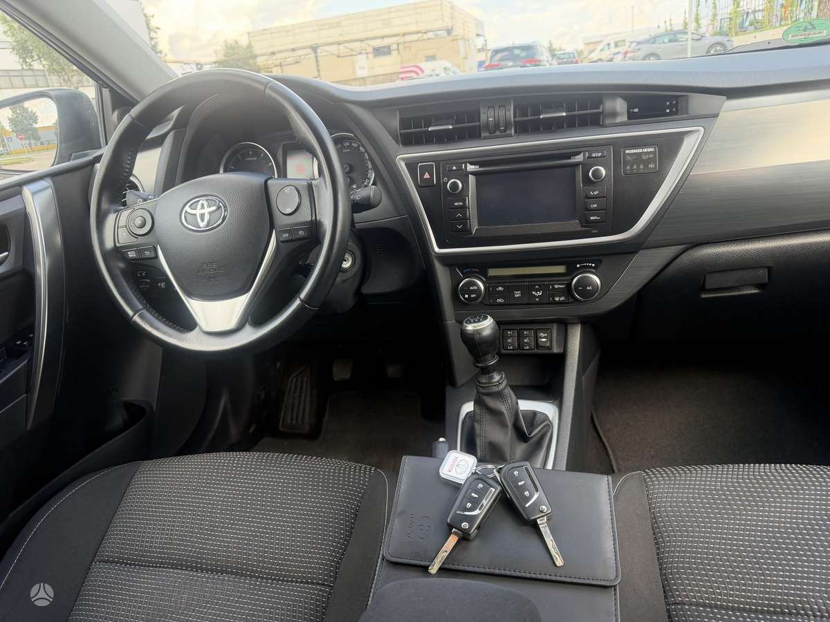 Toyota Auris, 1.6 l., Универсал