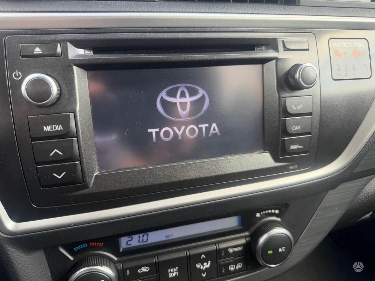 Toyota Auris, 1.6 l., Универсал