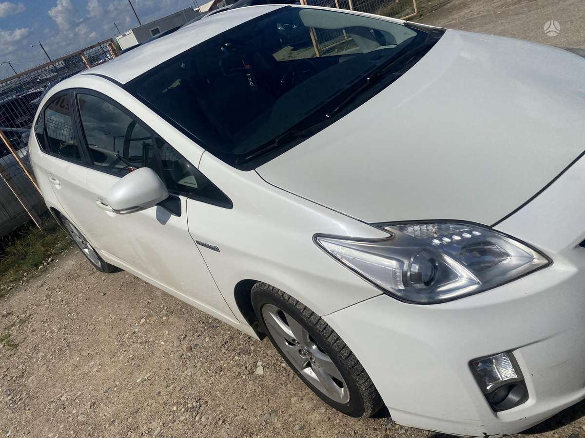 Toyota Prius - 4