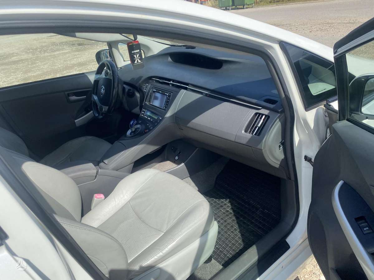 Toyota Prius - 5
