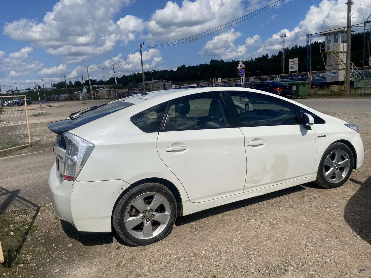 Toyota Prius - 3