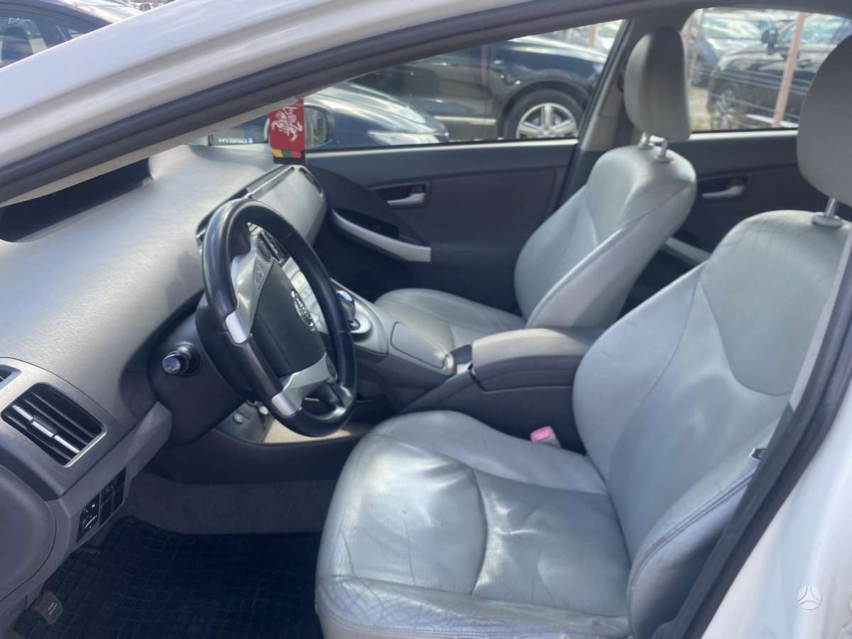 Toyota Prius - 8