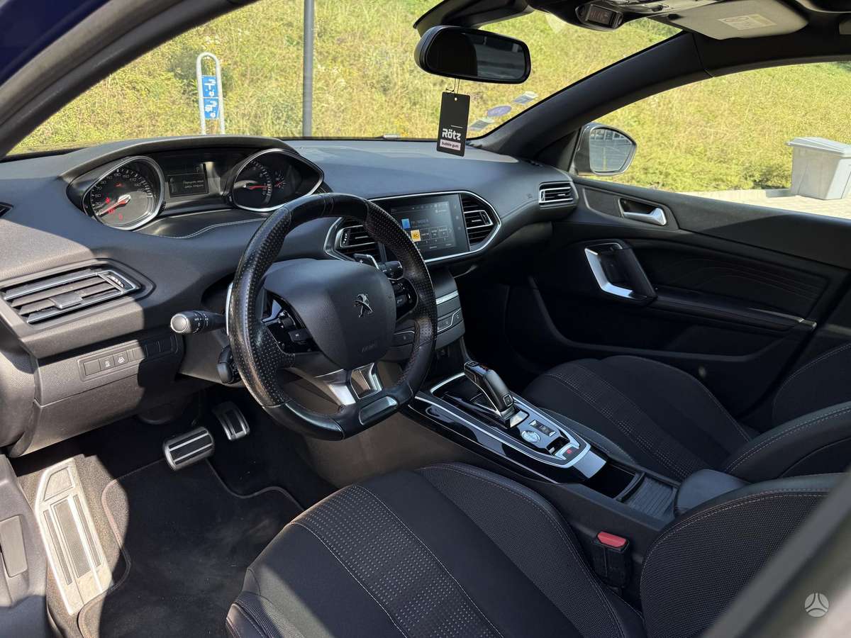 Peugeot 308, 1.2 l., hatchback