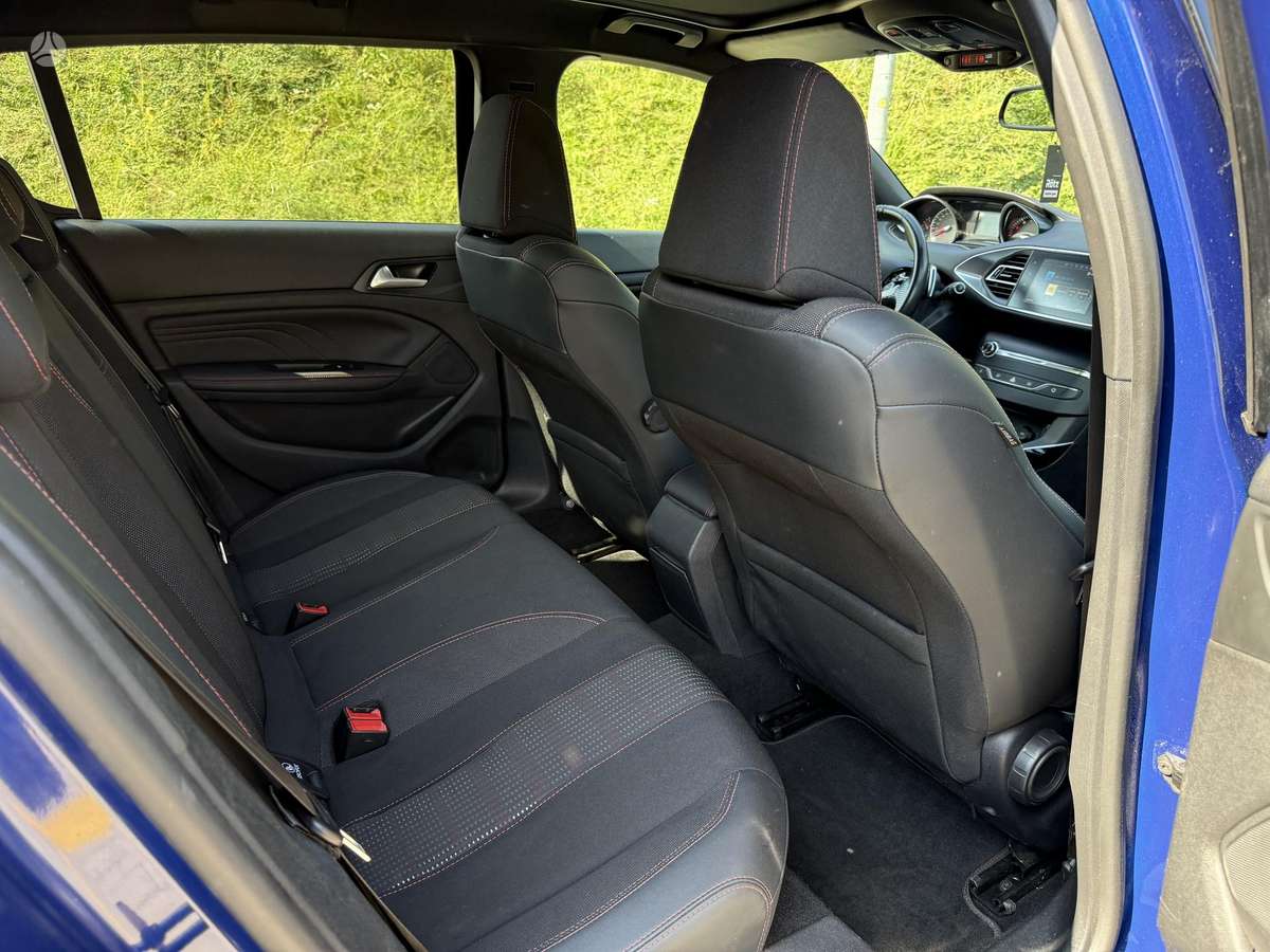 Peugeot 308, 1.2 l., hatchback