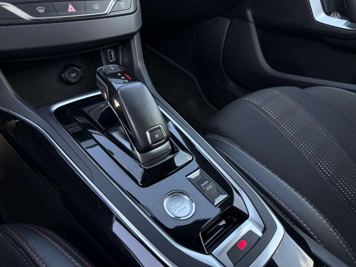 Peugeot 308, 1.2 l., hatchback