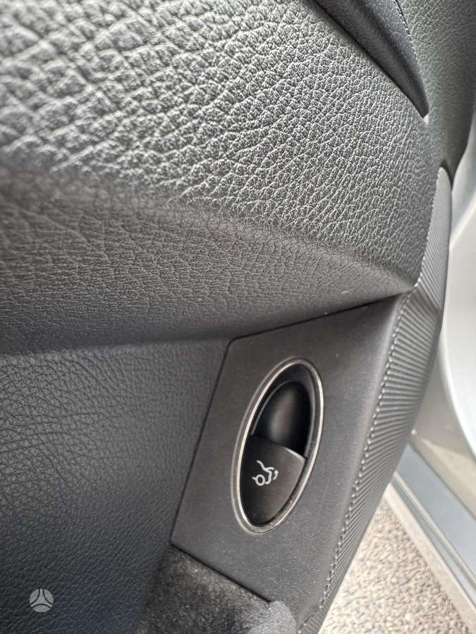 Mercedes-Benz E220, 2.2 l., Седан