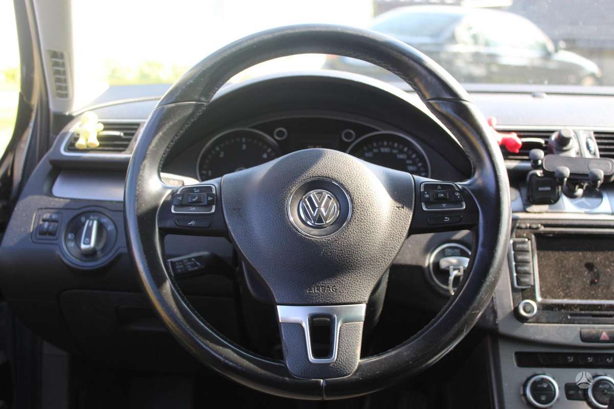 Volkswagen Passat - 8
