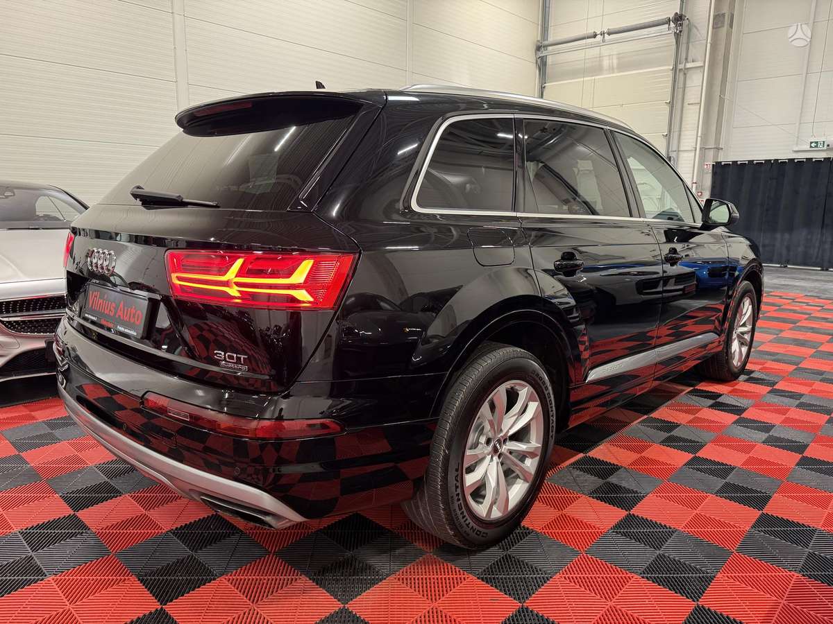 Audi Q7, 3.0 l., off-road / crossover