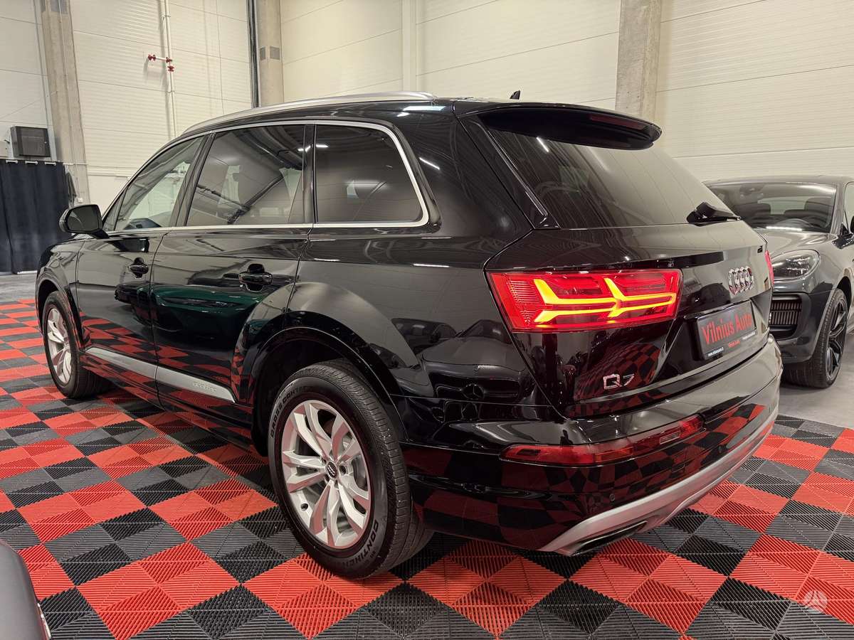 Audi Q7, 3.0 l., off-road / crossover