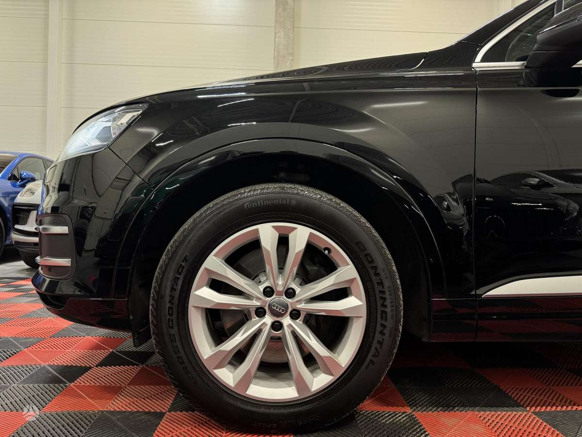 Audi Q7, 3.0 l., off-road / crossover