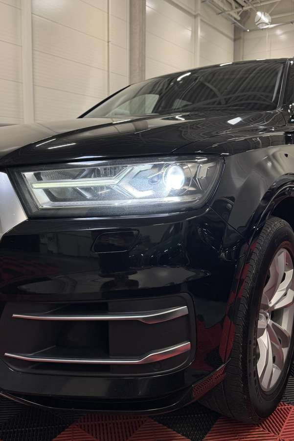Audi Q7, 3.0 l., off-road / crossover