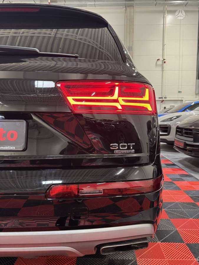 Audi Q7, 3.0 l., off-road / crossover