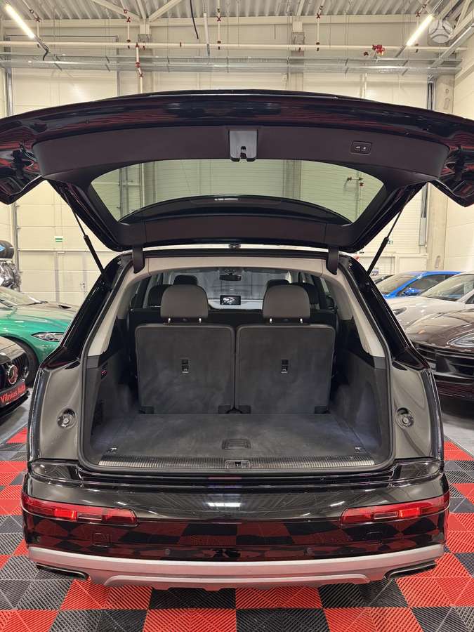 Audi Q7, 3.0 l., off-road / crossover