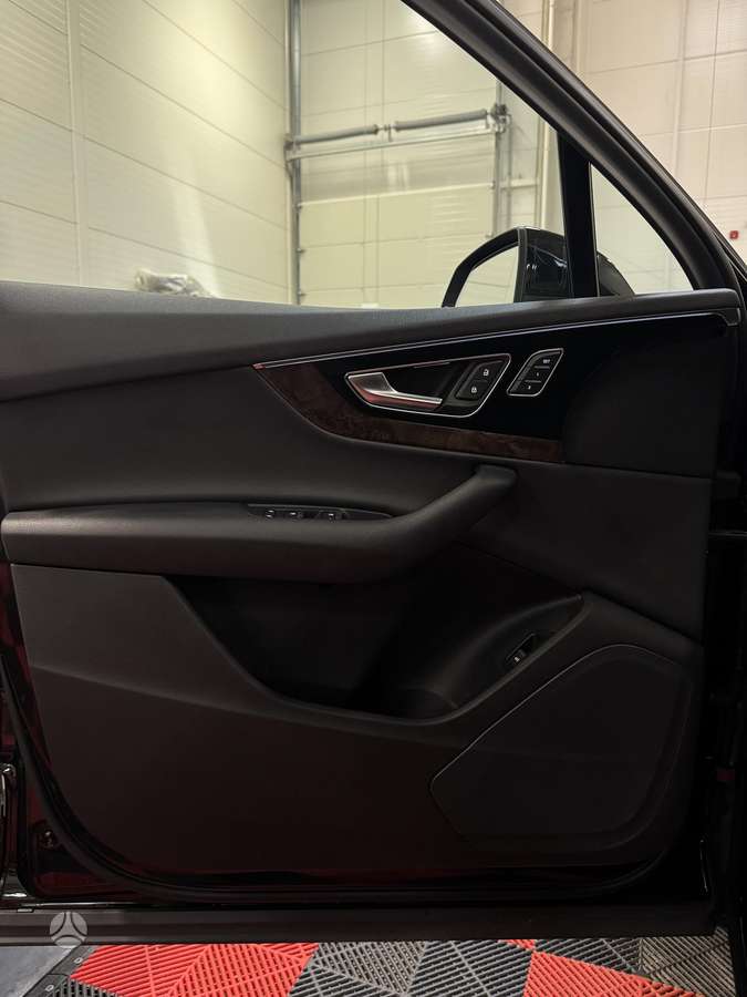Audi Q7, 3.0 l., off-road / crossover