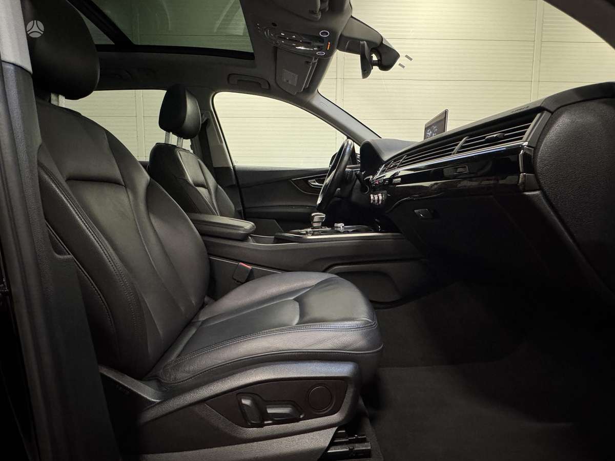 Audi Q7, 3.0 l., off-road / crossover