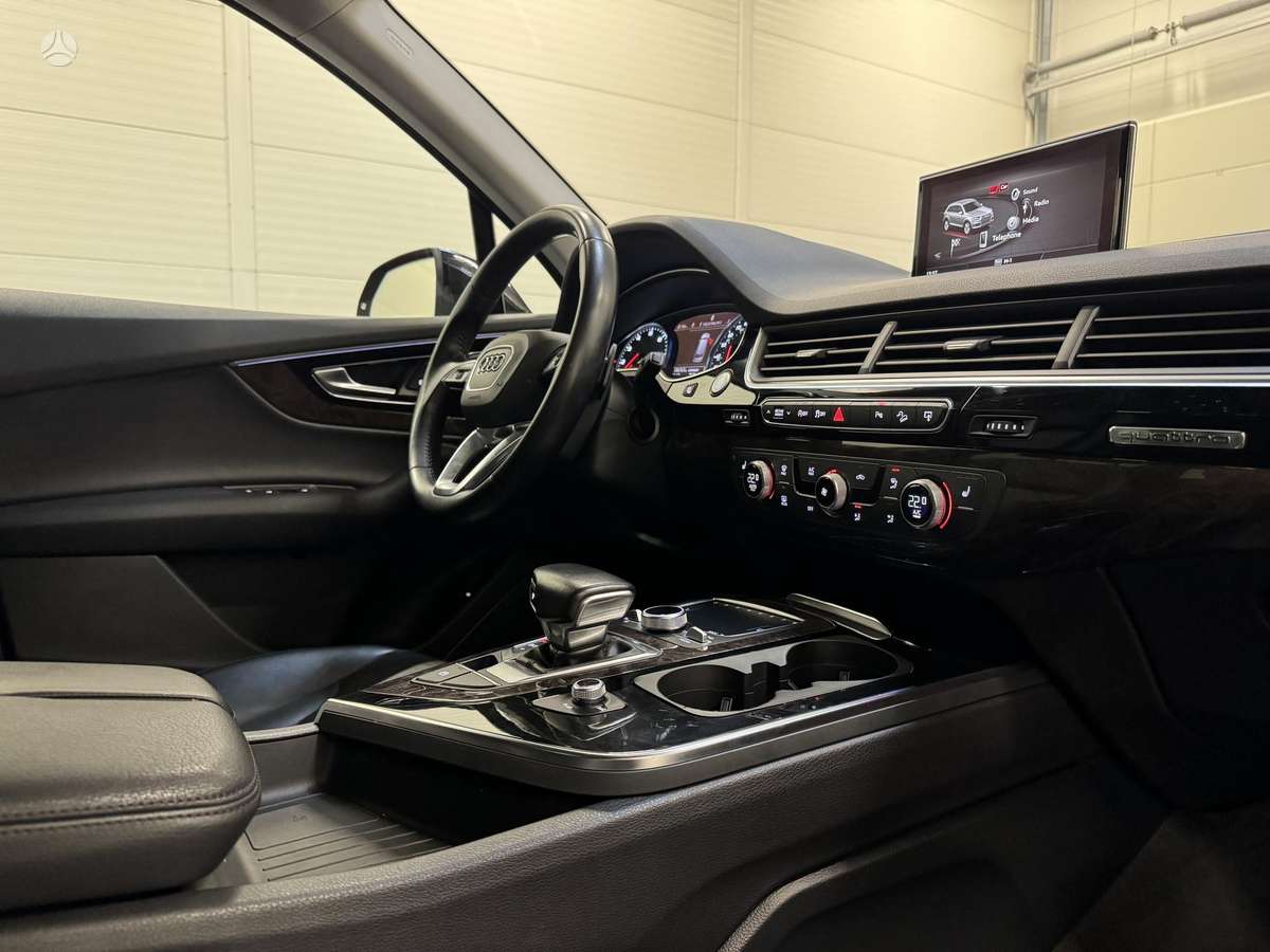 Audi Q7, 3.0 l., off-road / crossover